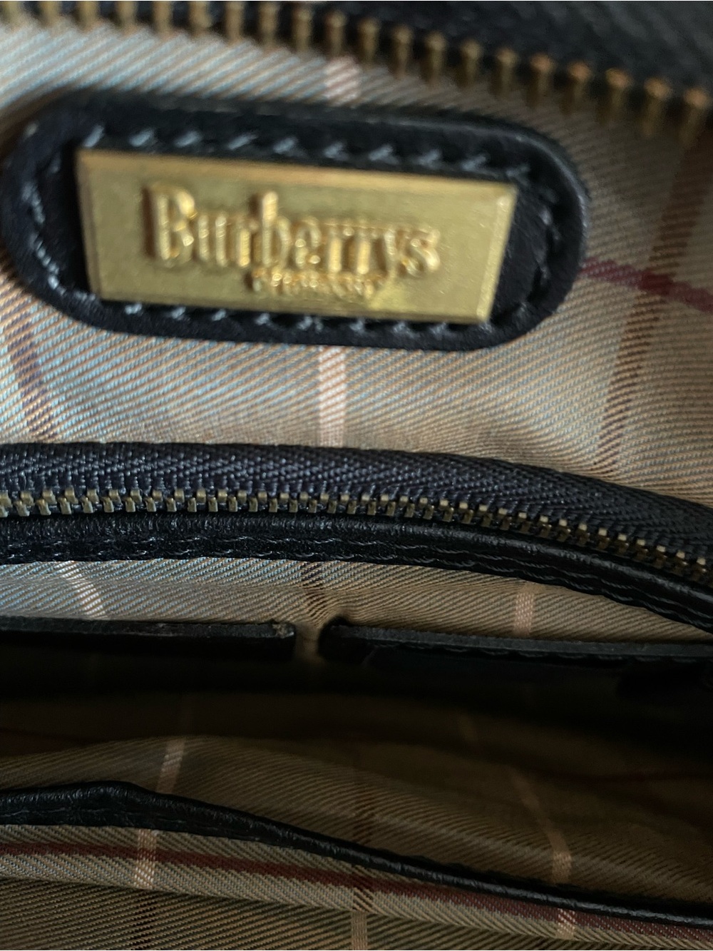 Burberrys Black Leather Pouch (unisex) - Picture 3 of 7